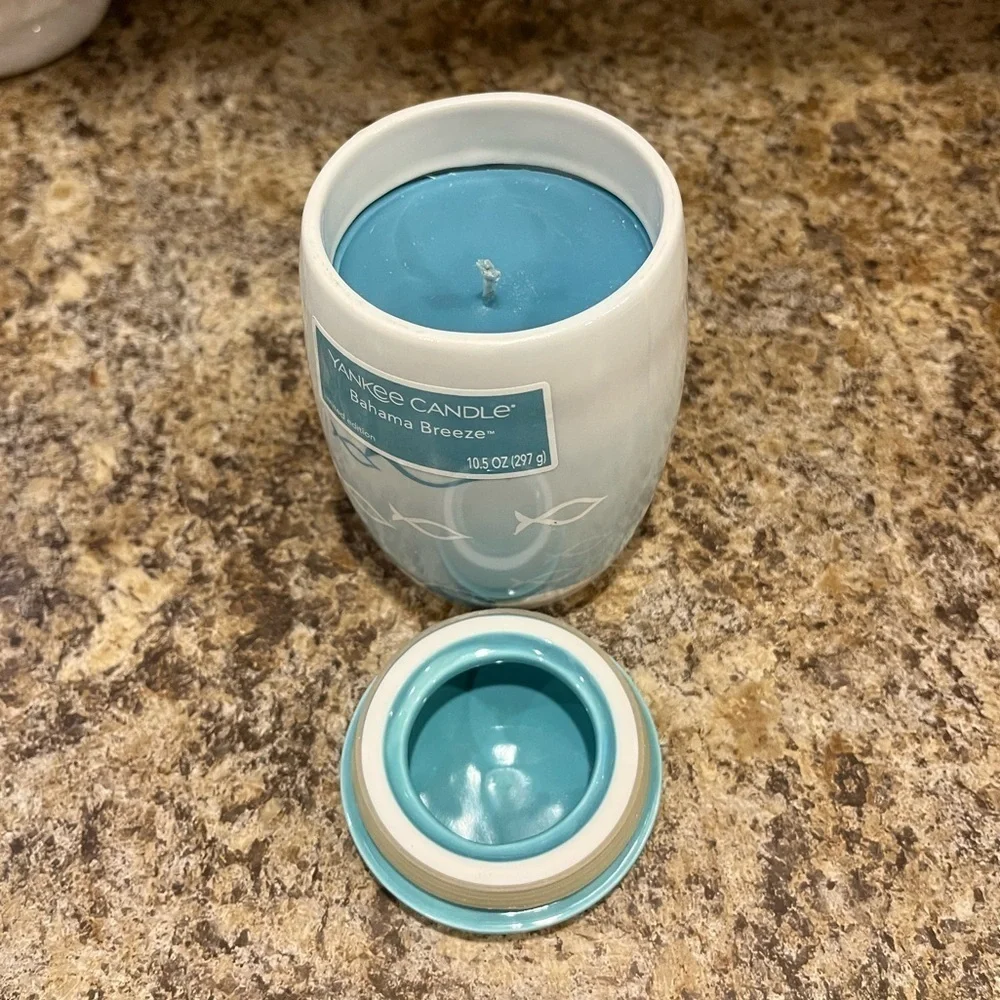 NEW Yankee Candle Bahama Breeze Blue Candle in Ocean Themed Collectable Jar